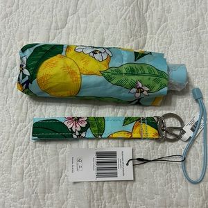 BNWT Vera Bradley Lemon Grove automatic mini umbrella and wristlet keychain